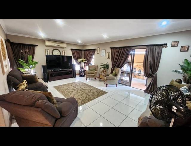 3 BEDROOM CLUSTER FOR SALE IN NEWMARKET